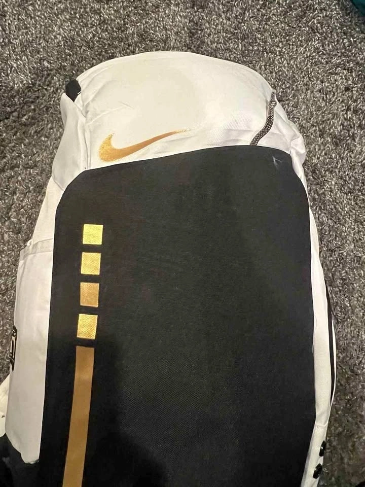 NEW NIKE ELITE BACKPACK