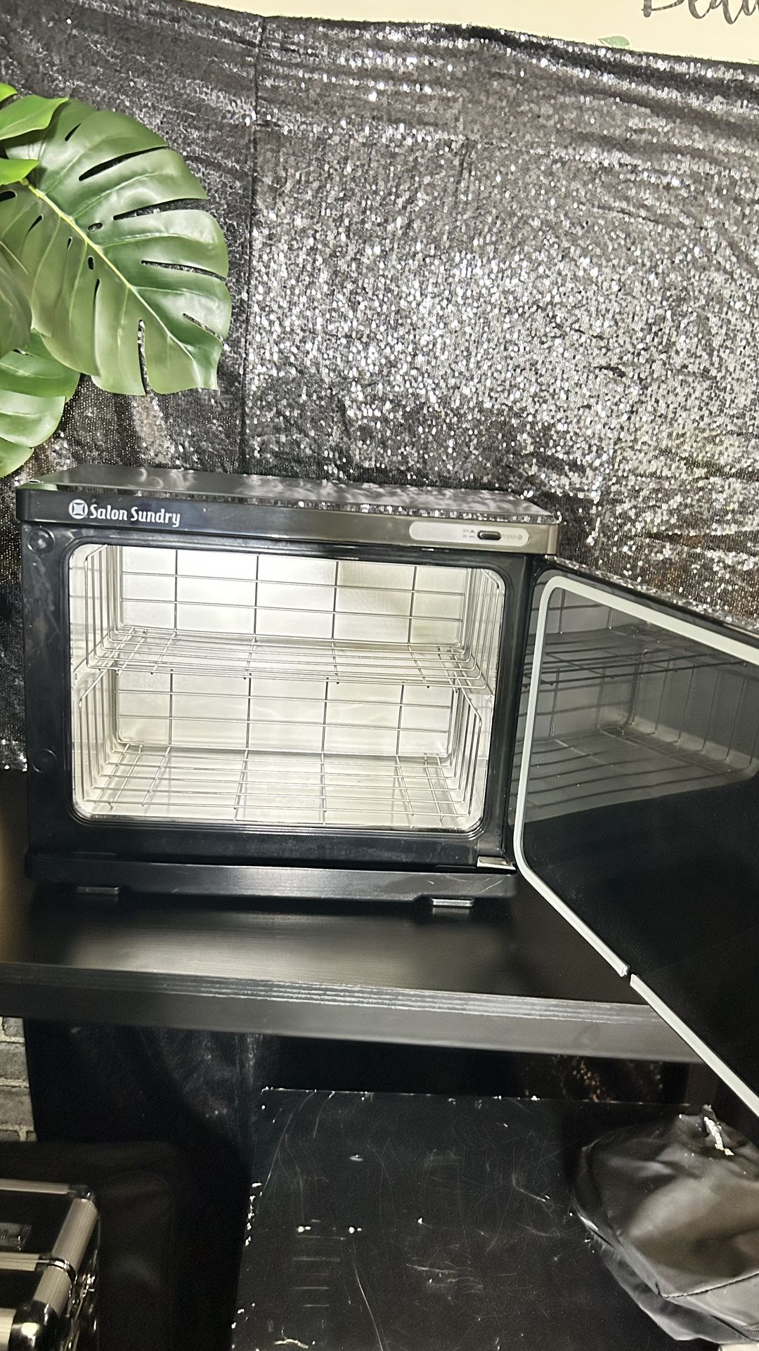 Moving Sale! Hot Towel Machine - photo 2