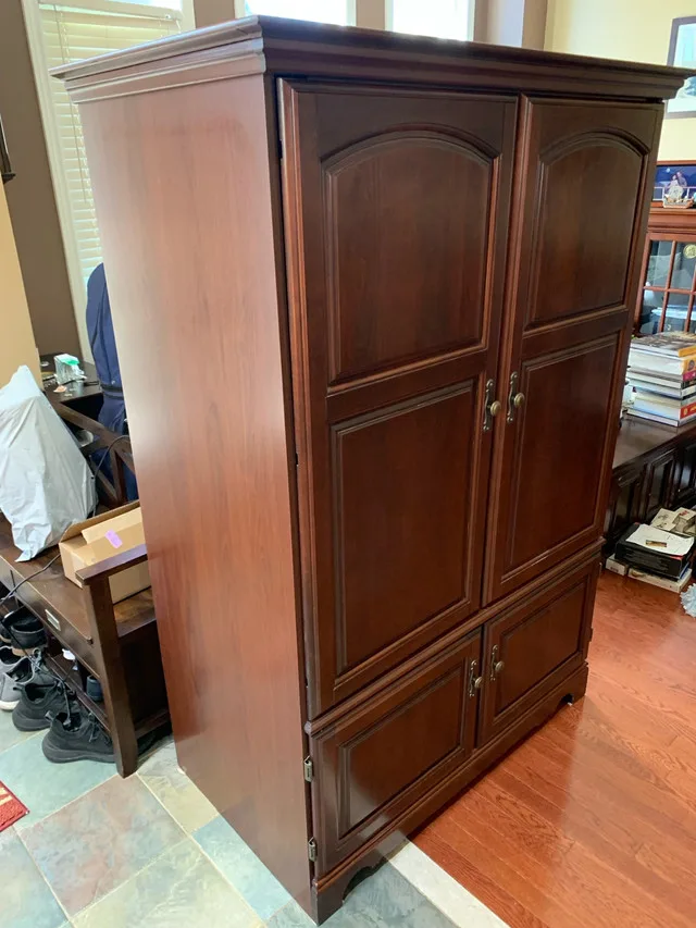 TV Cabinet / Armoire image indicator(3)