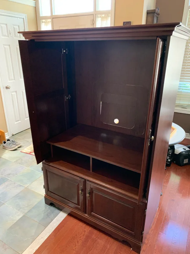 TV Cabinet / Armoire image indicator(4)