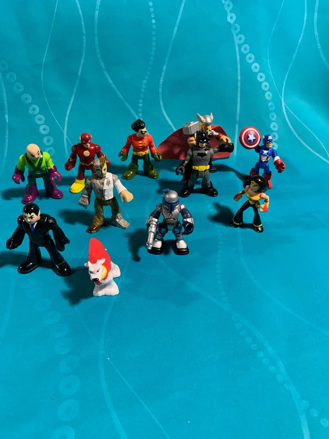 Imaginext DC, Marvel, Star Wars figures thumbnail