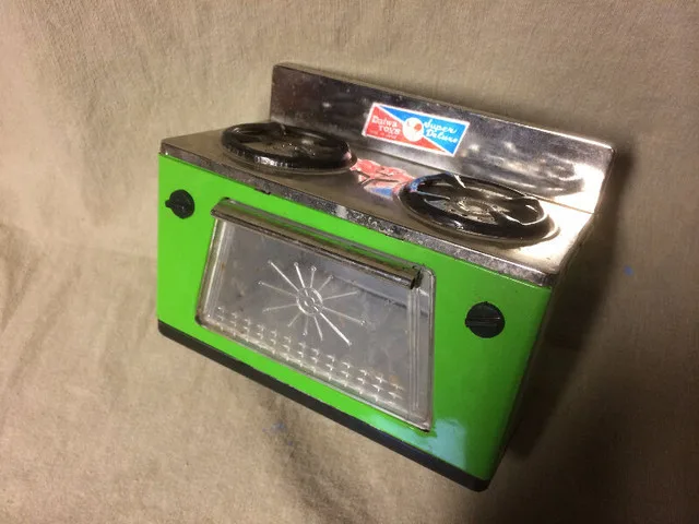Vintage Tin Toy Oven - Daiwa Toys thumbnail