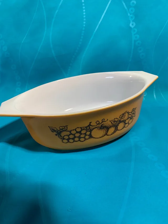 Vintage Pyrex Casserole Dish  with RARE brown lid thumbnail