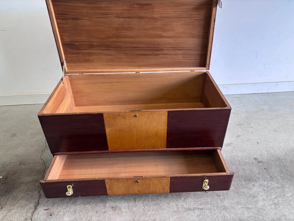 Vintage Cedar Chest w Inlay - photo 4