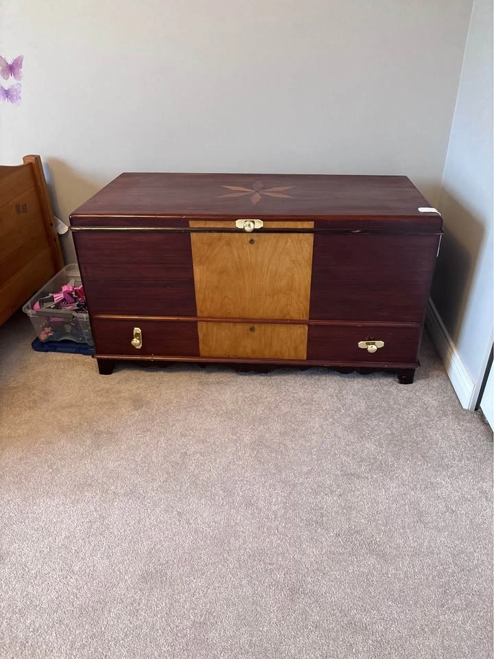 Vintage Cedar Chest w Inlay - photo 5