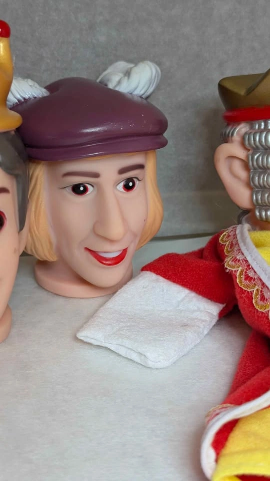 3 Puppet Heads (1 with Body) Vintage Style Punch and Judy - photo 3