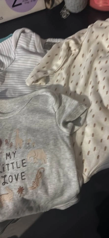 Baby onesie lot - photo 4