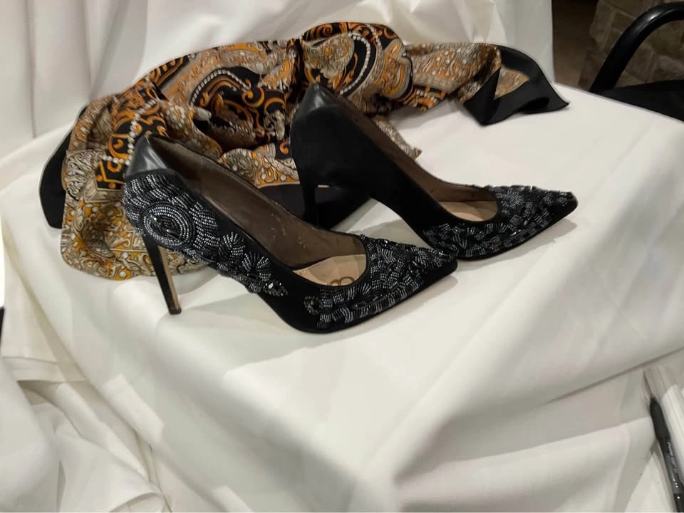 Ladies Shoes SAM EDELMAN "Dani" Black Suede Jeweled Pump 38 US 7 - photo 2
