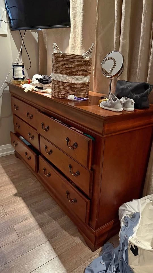 Solid Wood Wooden Dresser with 6 Drawers