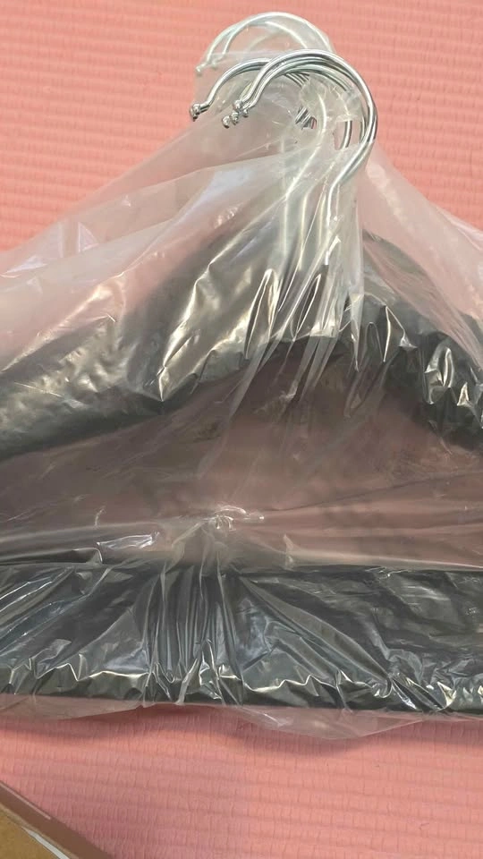 New pack of 25 Non-Slip Hangers - photo 3