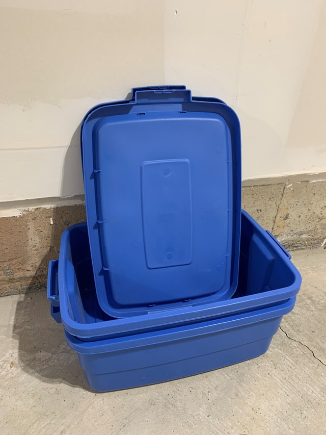 Rubbermaid Storage Containers