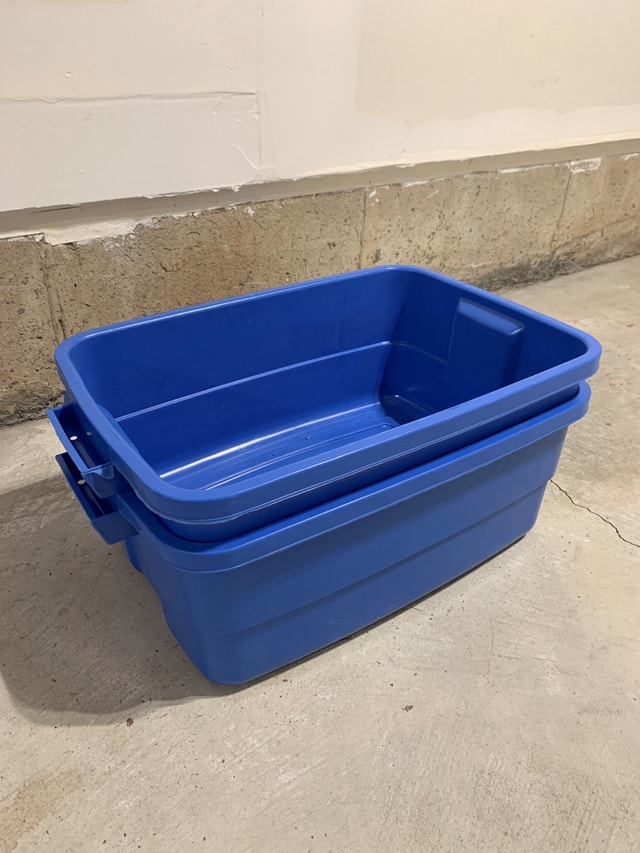 Rubbermaid Storage Containers - photo 2
