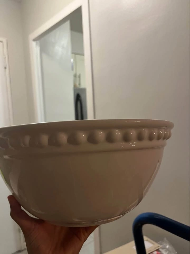 Large Serving Bowl – Like New - photo 2