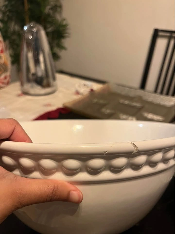Large Serving Bowl – Like New - photo 5