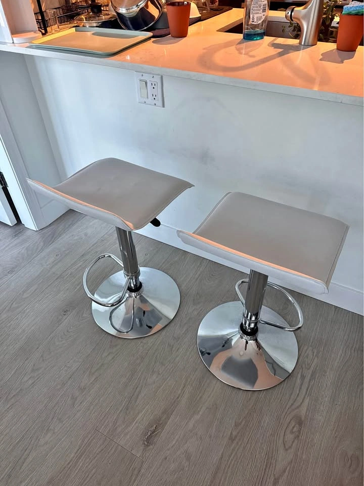 White stools