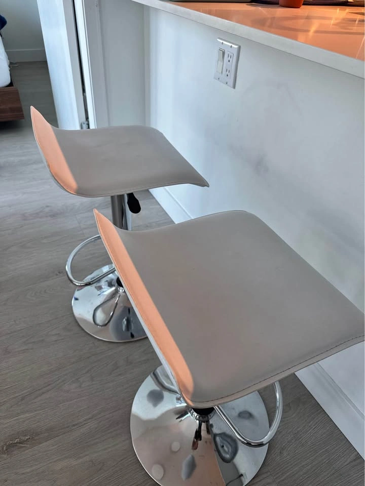 White stools - photo 2