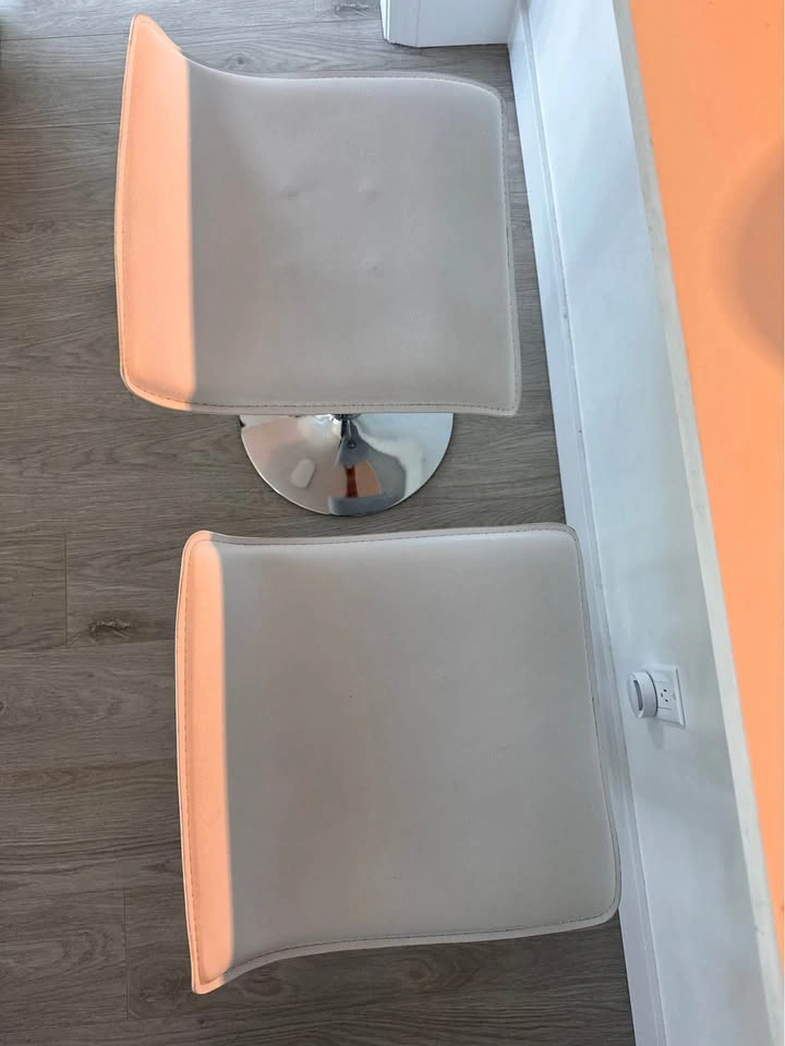 White stools - photo 3