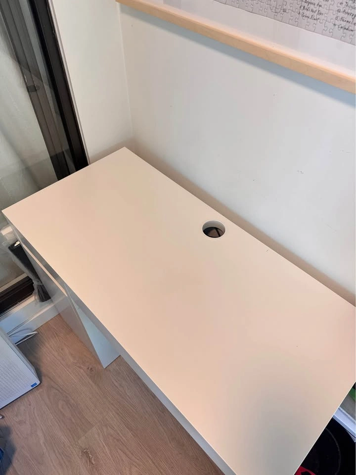 Ikea Micke White Desk - 105cm Wide - photo 3