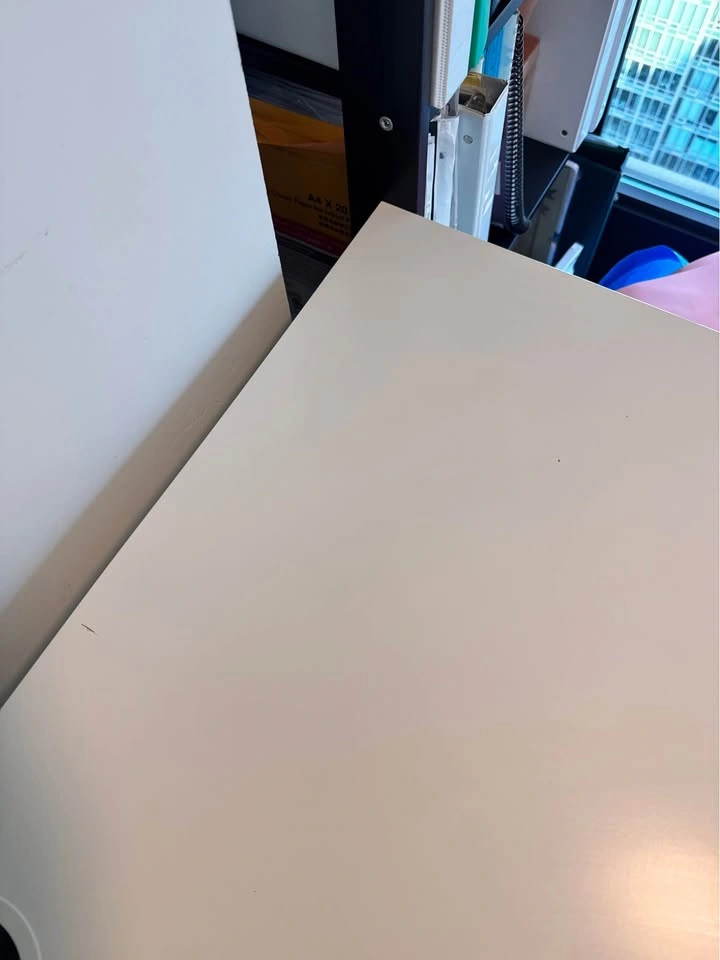Ikea Micke White Desk - 105cm Wide - photo 4