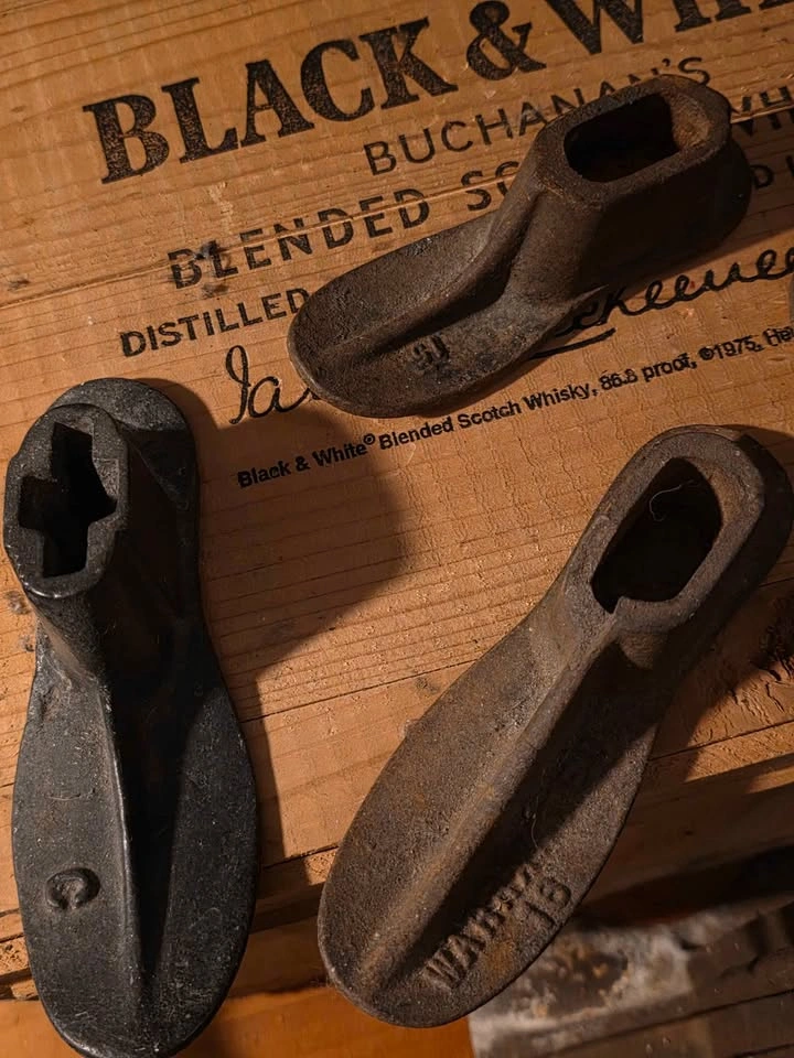 Cast Iron Cobblers Shoe Form with Stand - photo 2