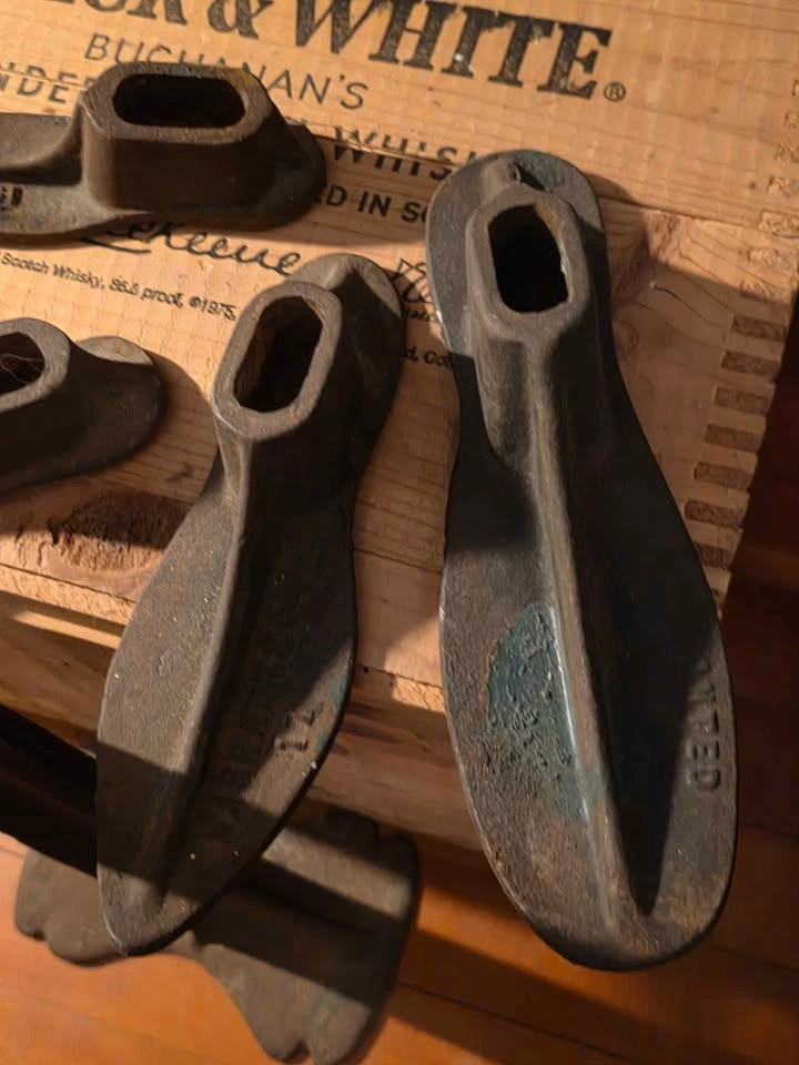 Cast Iron Cobblers Shoe Form with Stand - photo 3