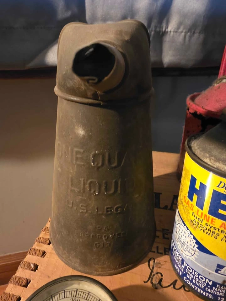 Vintage Oil Cans, Bakelite Knobs, Heet Cans & More - Lot - photo 4