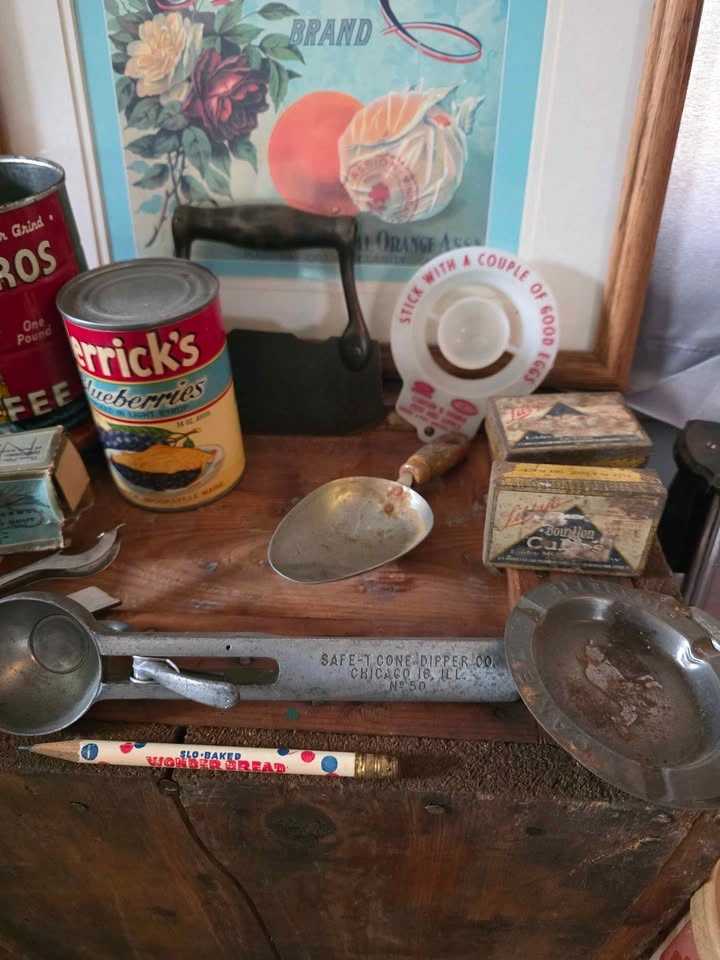 Big lot of vintage kitchen utensils and containers - photo 3