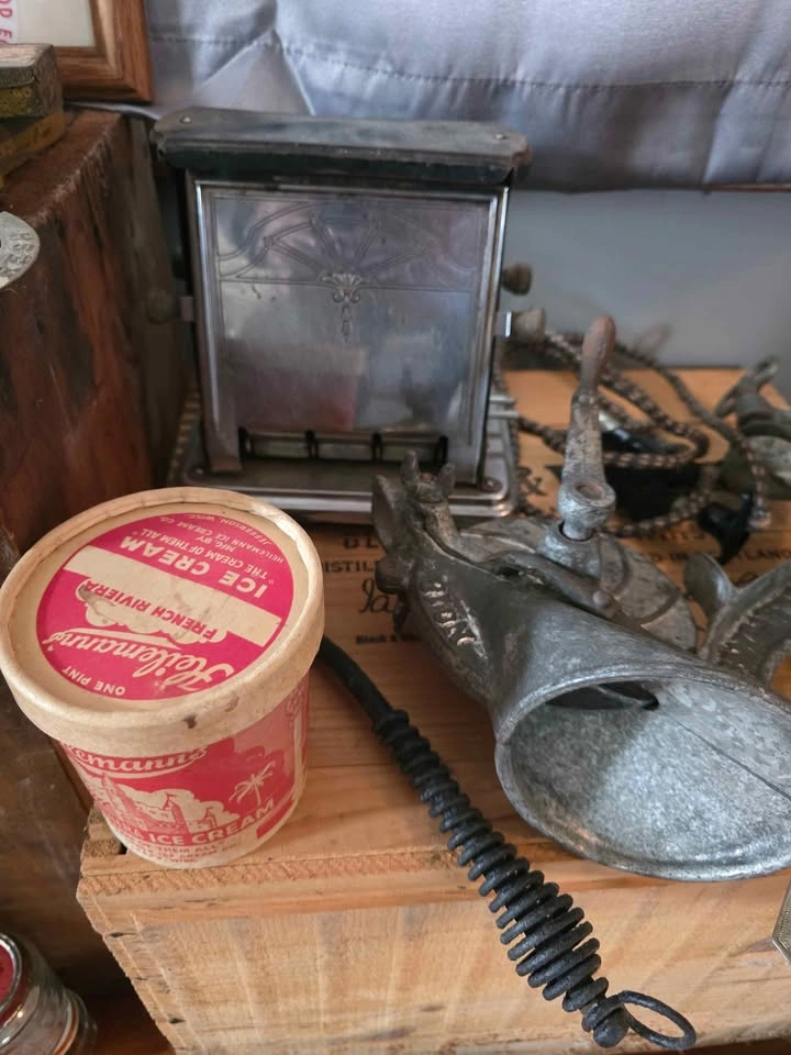 Big lot of vintage kitchen utensils and containers - photo 5