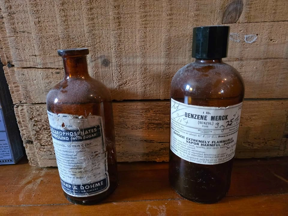 Big lot of Vintage Medicine bottles and Home Medical Accessories - photo 4