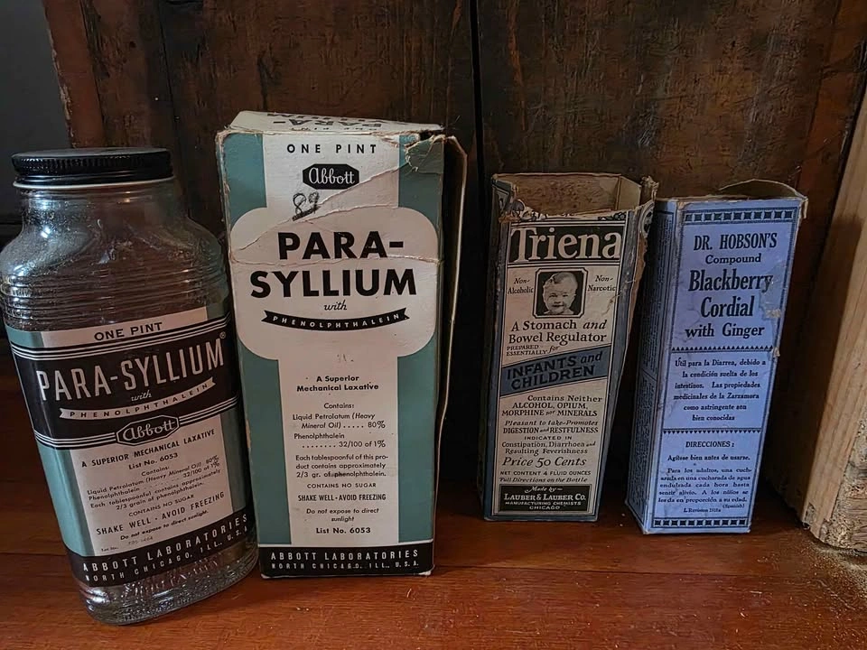 Big lot of Vintage Medicine bottles and Home Medical Accessories - photo 5