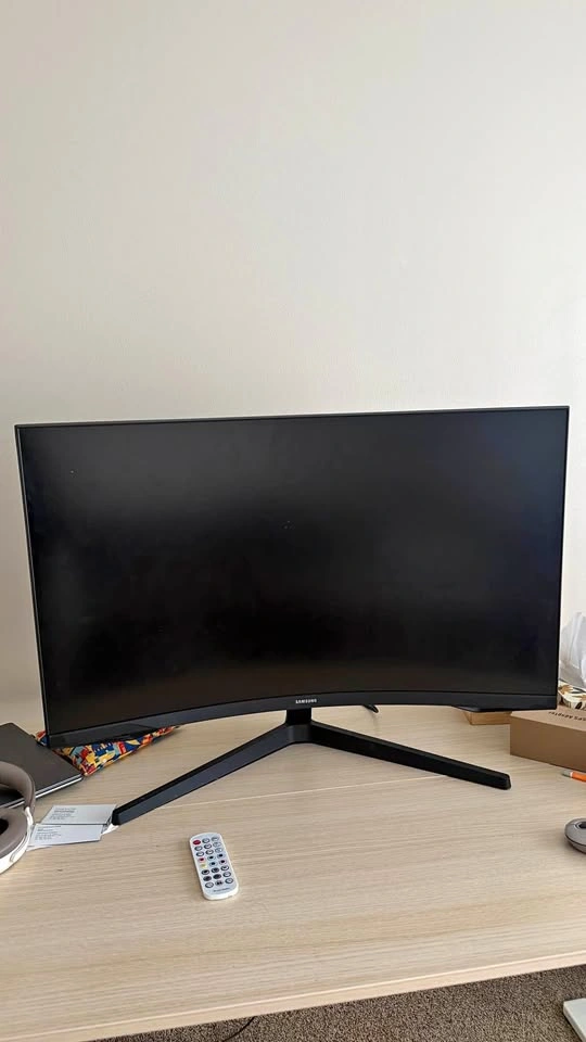Samsung 32 inch Monitor