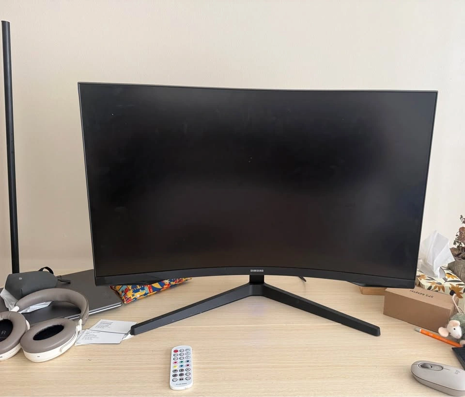 Samsung 32 inch Monitor - photo 2