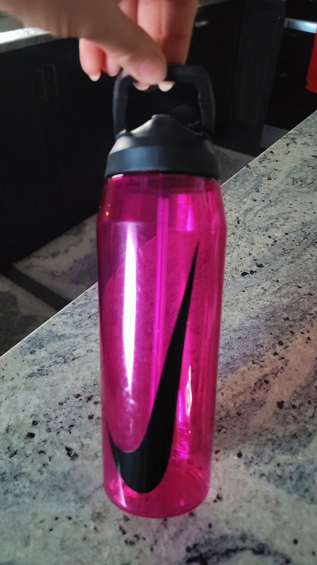 900 ml / 32 oz water bottle in very good condition