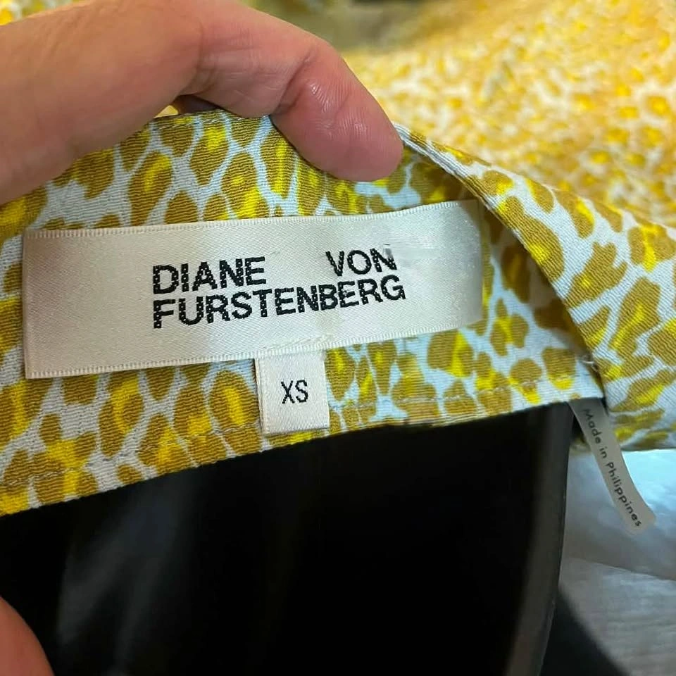 Diane von Furstenberg DVF Leopard Print Viscose Wrap Blouse XS - photo 2
