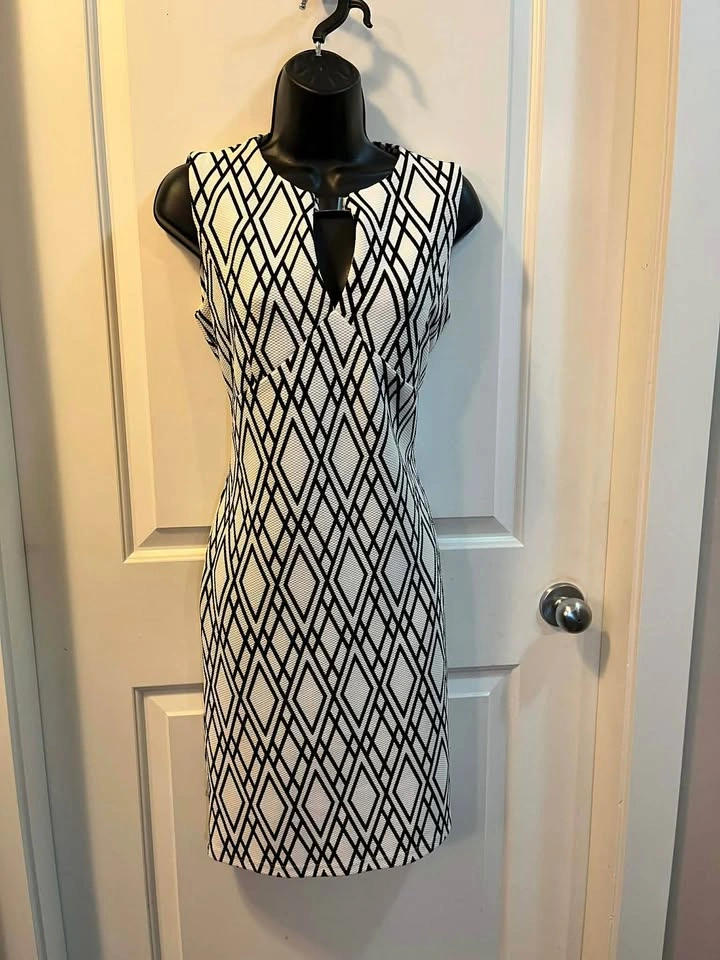 Monochrome Diamond Print Sleeveless Sheath Dress - S - photo 3