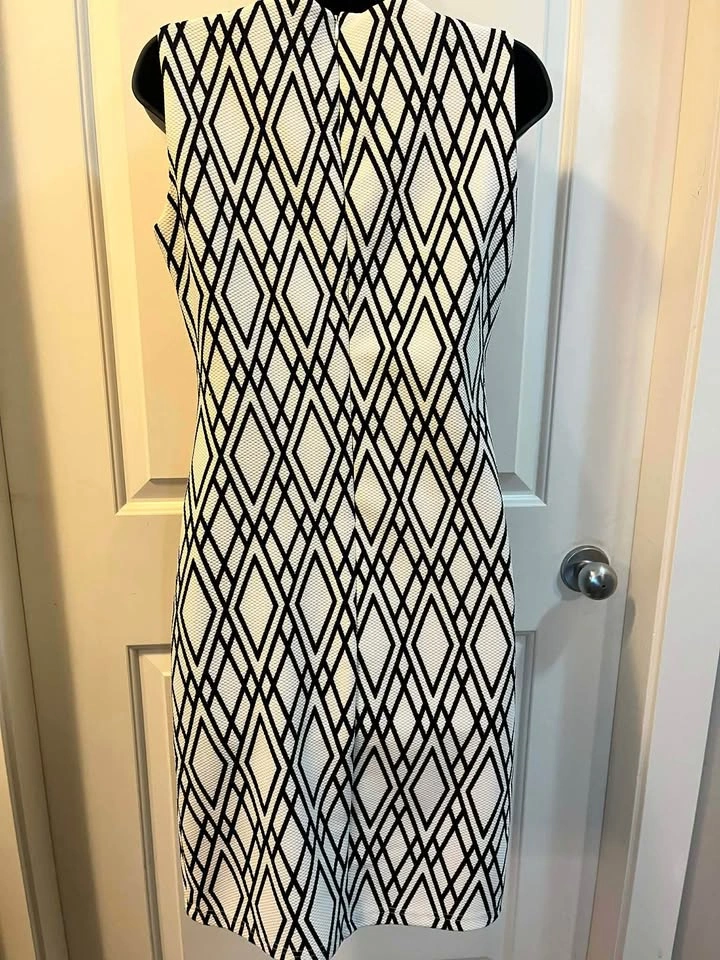 Monochrome Diamond Print Sleeveless Sheath Dress - S - photo 4