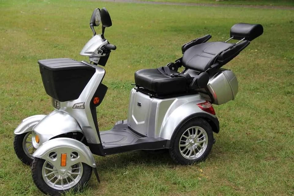 Brand NEW 60V 4-Wheel Electric Scooter w/ Auto Brake & Alarm - photo 5