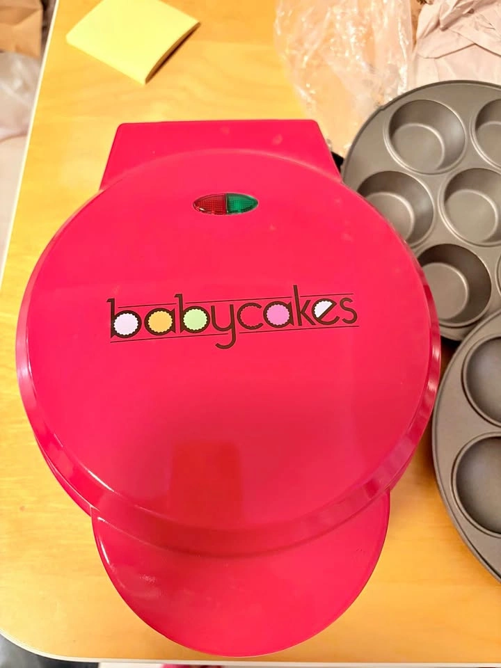 Babycakes Cake Pop Maker w/ 3 Plates – Cake Pops, Donuts & mini