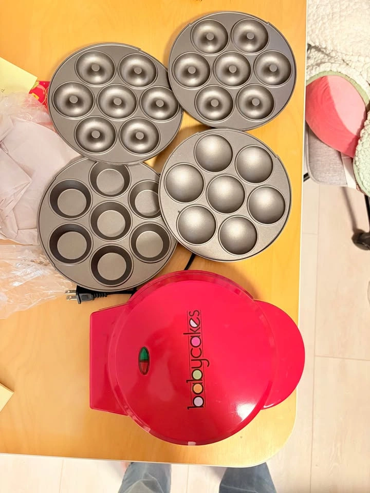 Babycakes Cake Pop Maker w/ 3 Plates – Cake Pops, Donuts & mini - photo 2