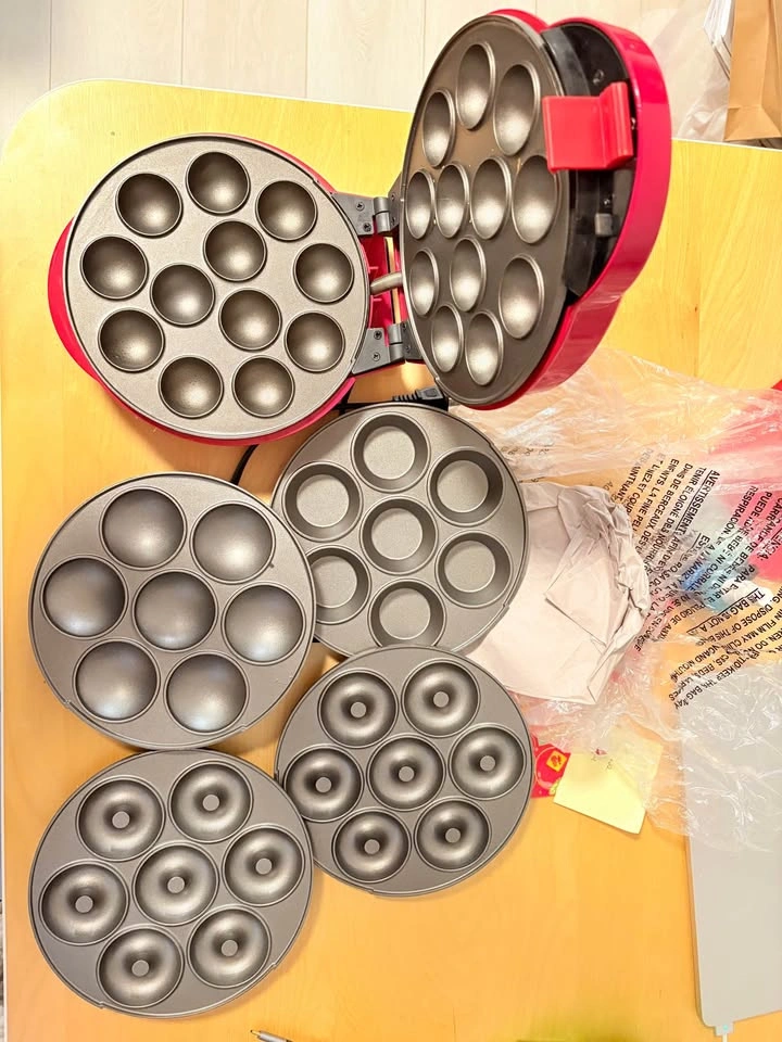 Babycakes Cake Pop Maker w/ 3 Plates – Cake Pops, Donuts & mini - photo 3