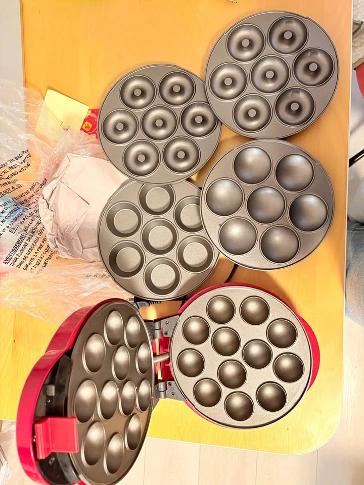 Babycakes Cake Pop Maker w/ 3 Plates – Cake Pops, Donuts & mini - photo 4