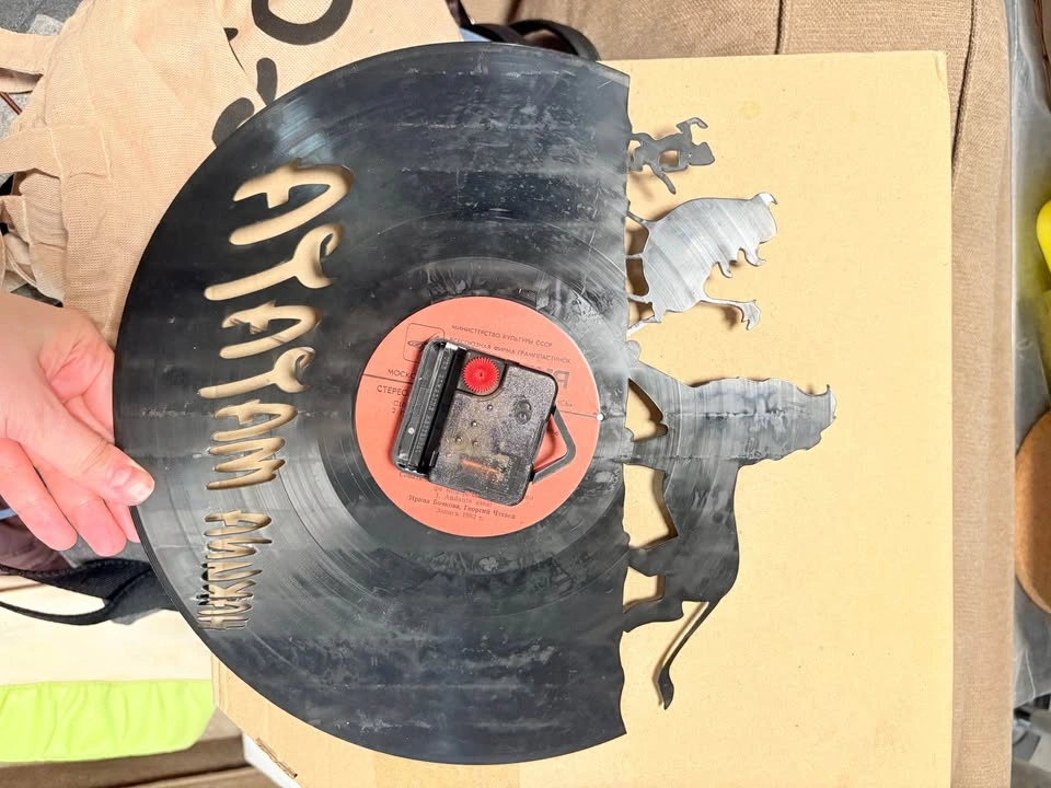 Hakuna Matata Vinyl Clock - photo 2