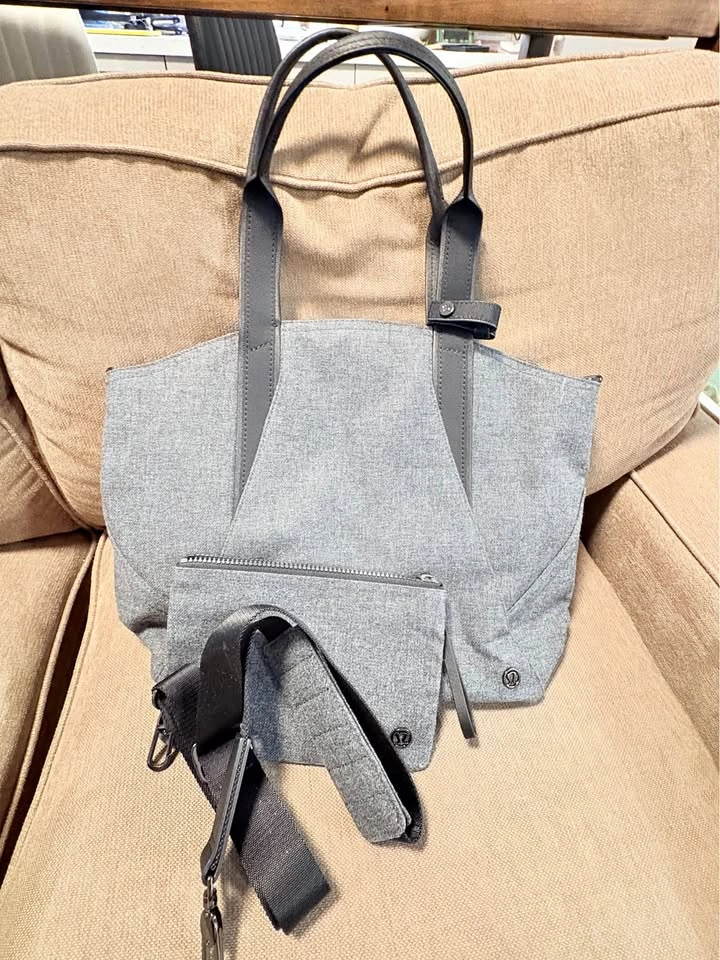 Lululemon Tote Bag w/ Pouch & Strap – Work / Gym / Travel