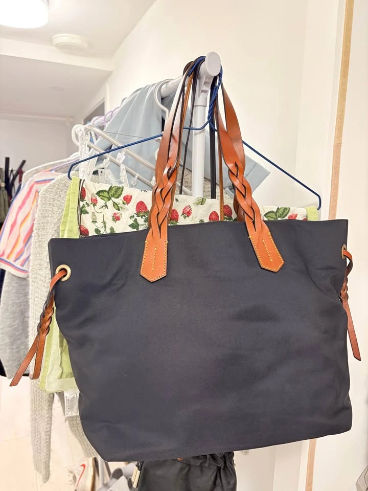 Dooney & Bourke Nylon Tote – Leather Handles – Large - photo 3