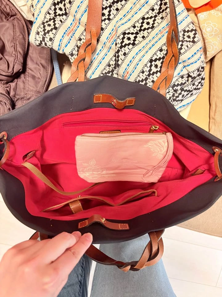 Dooney & Bourke Nylon Tote – Leather Handles – Large - photo 5