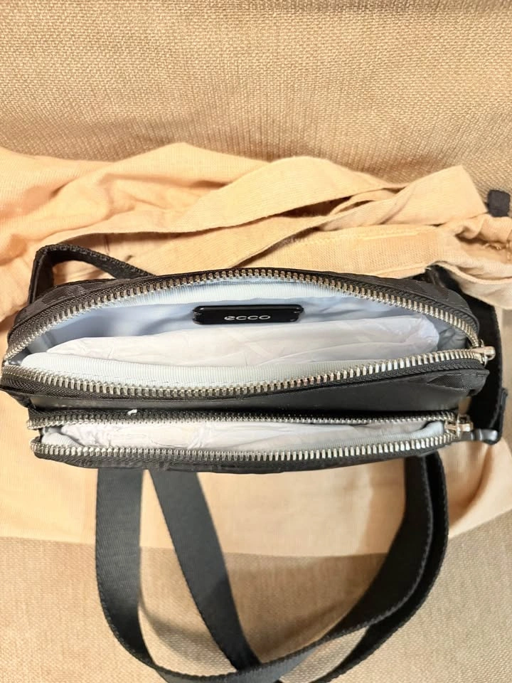 ECCO Crossbody / Belt Bag – Brand New w/ Dust Bag - photo 2