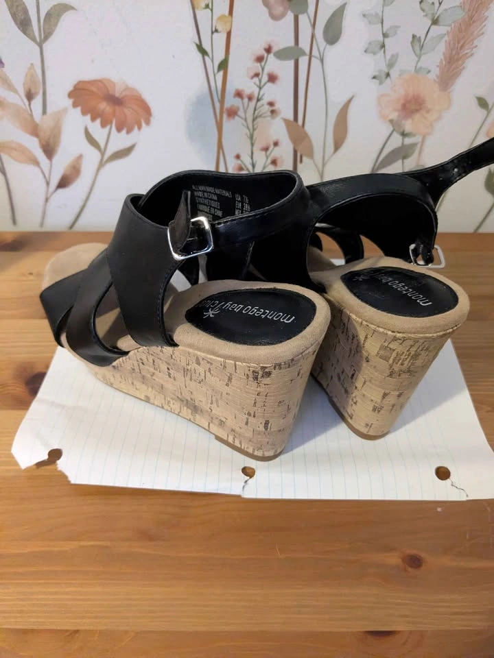 Cute Womens' Wedge Sandals - photo 2