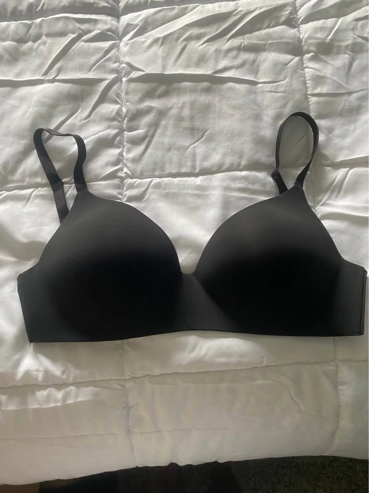 Women’s Victoria’s Secret Bras. $30 for all 4 bras - photo 4