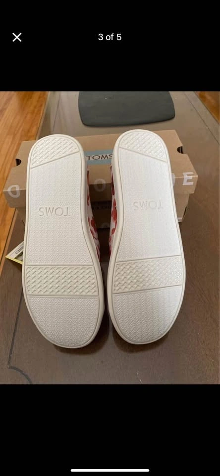 Women’s Tom’s shoes with tags. Size 6. $20 - photo 3