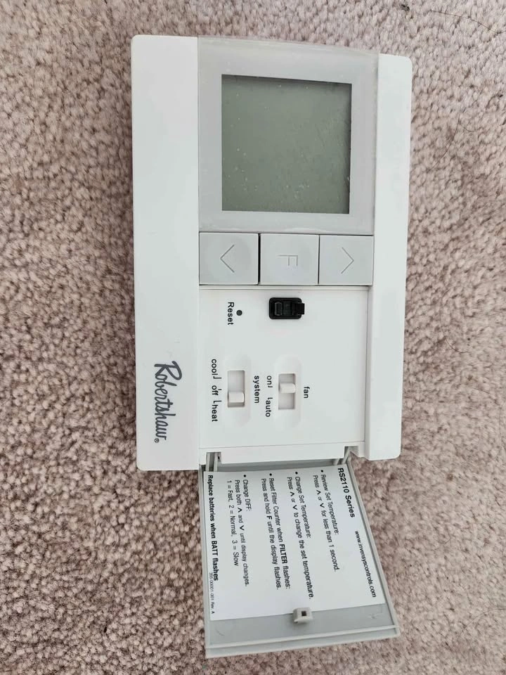 🥕 Robertshaw RS2110 ECONOMY SERIES NON-PROGRAMMABLE THERMOSTAT - photo 2